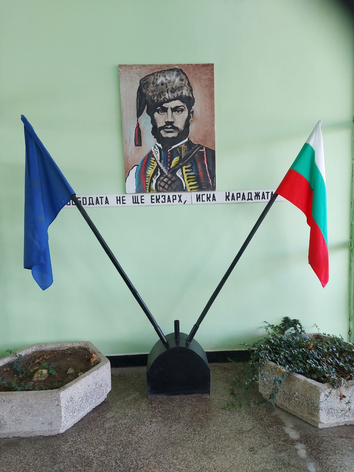 Уважаеми родители,  Имаме удоволствието да Ви съобщим, че през предстоящата учебна година училището ще работи с електронен дневник. 